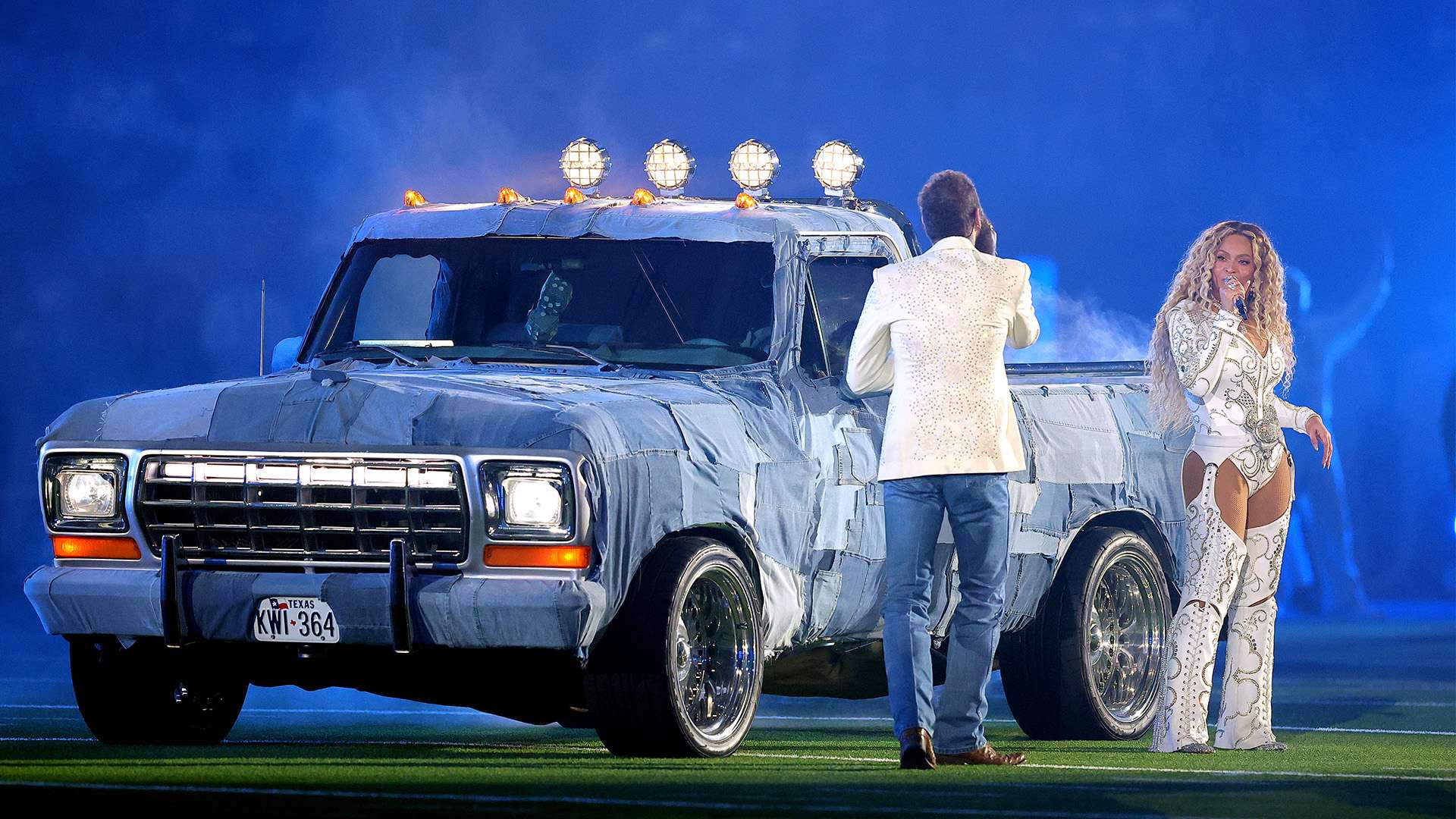 “荣耀归来！巴萨计划在新诺坎普揭幕之际为梅西献上致敬盛典”